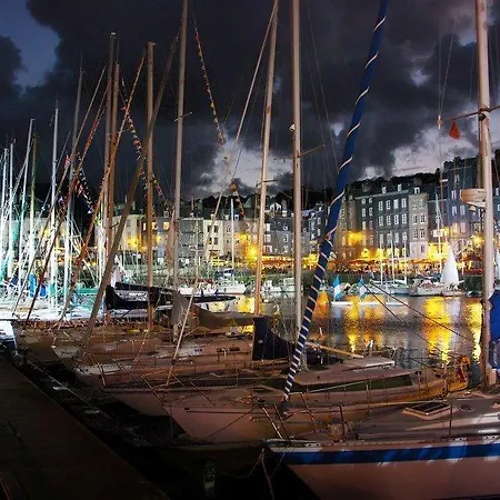 Le Bellevue - Beautiful Sea View דירה *